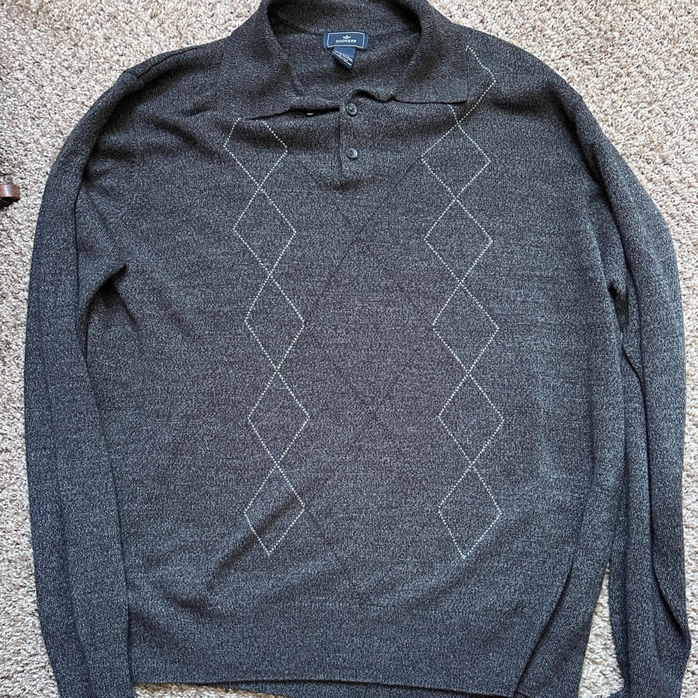 Great used condition men’s long sleeve polo shirt